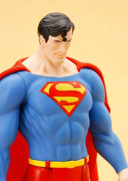 Dc Universe: Superman Classic Costume Artfx+ Statue - 3