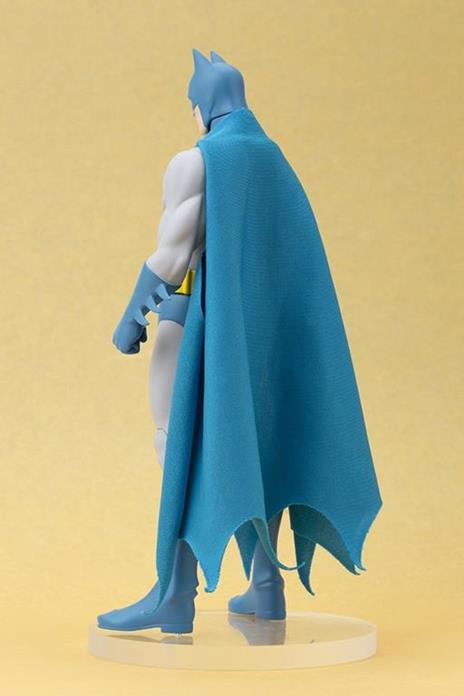 Dc Comics: Batman Classic Costume Artfx Statue - Kotobukiya - 12