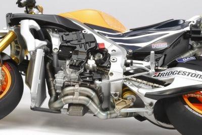 Tamiya Repsol Honda Rc213V'14 Kit di Montaggio Motocicletta 1:12 - 6