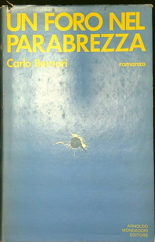 Un foro nel parabrezza