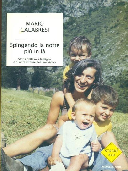 Spingendo la notte più in là. Storia della mia famiglia e di altre vittime del terrorismo. Con DVD - Mario Calabresi,Luca Zingaretti - copertina