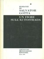 Un  fiore sull'autostrada
