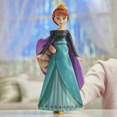 Hasbro Disney Frozen 2  Bambola Principessa Disney Anna cantante (francese) in vestito di regina  27 cm - 5