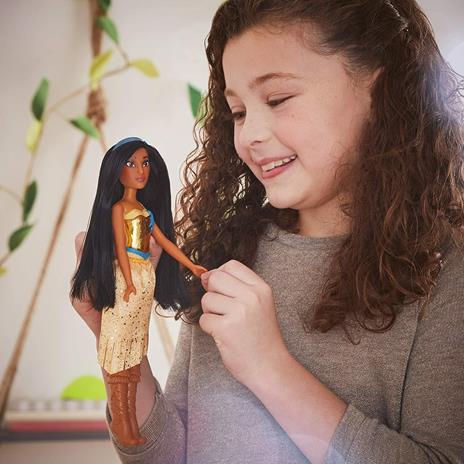 Hasbro Disney Princess Royal Shimmer - bambola di Pocahontas, fashion doll con gonna e accessori - 4