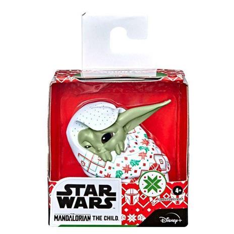 Hasbro Star Wars The Bounty Collection Grogu (The Child) Holiday Edition Holiday Blanket Pose - 3
