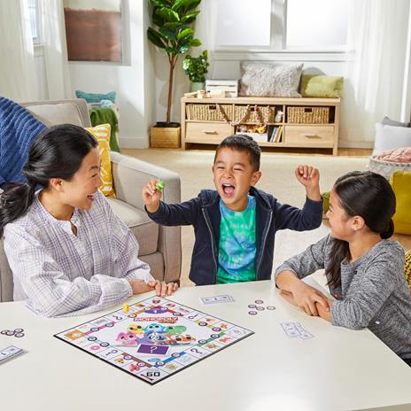 Monopoly Junior gioco da tavolo, tabellone fronte-retro, 2 giochi in 1, gioco Monopoly per bambini e bambine più piccoli - 6