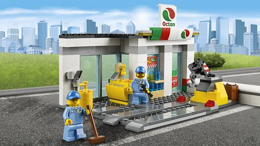 LEGO City Town (60132). Stazione di servizio - 15