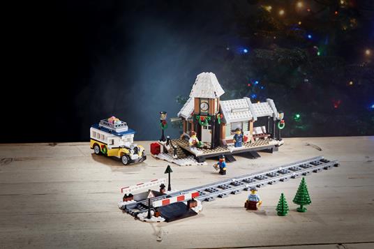 LEGO Creator Expert (10259). Stazione del villaggio invernale - 12