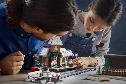 LEGO Creator Expert (10259). Stazione del villaggio invernale - 7