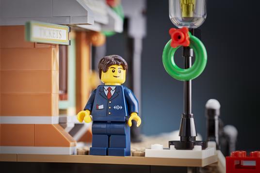 LEGO Creator Expert (10259). Stazione del villaggio invernale - 11