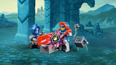 LEGO Nexo Knights (70351). Il Falcon Fighter di Clay - 10