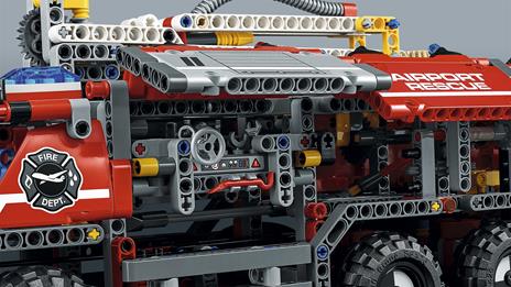 LEGO Technic (42068). Veicolo di Soccorso Aeroportuale - 8