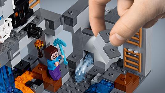 LEGO Minecraft (21147). Avventure con la Bedrock - 9