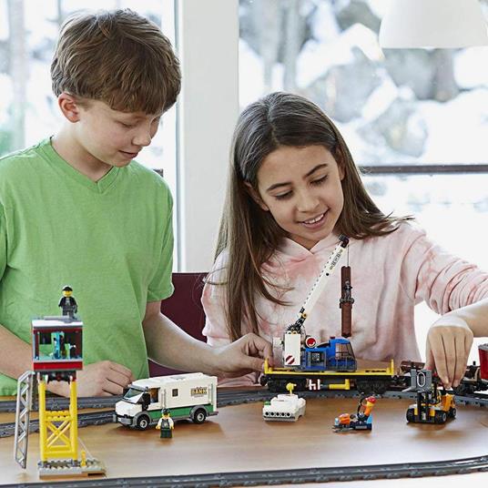 LEGO City 60198 Treno Merci, Giocattolo Telecomandato per Bambini di 6-12 anni, Bluetooth RC, 3 Carrozze, Binari e Accessori - 5