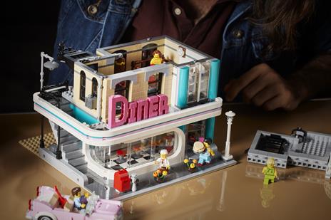 LEGO Creator Expert (10260). Downtown Diner - 11
