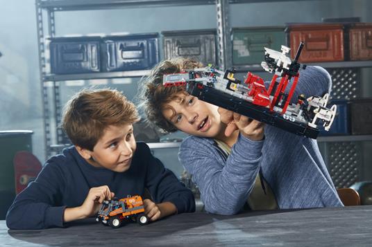 LEGO Technic (42076). Hovercraft - 2