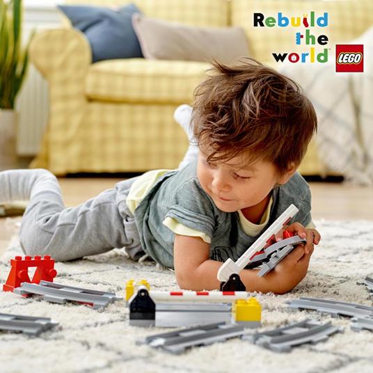 LEGO DUPLO 10882 Binari Ferroviari, Giochi per Bambini in Età Prescolare con Mattoncino Sonoro, Giocattoli Educativi - 2