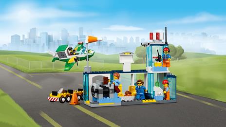 LEGO Juniors (10764). Aeroporto di città - 6
