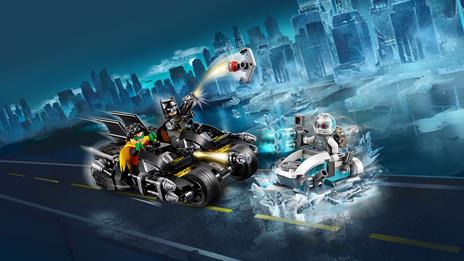 LEGO Super Heroes (76118). Battaglia sul Bat-ciclo con Mr. Freeze - 4