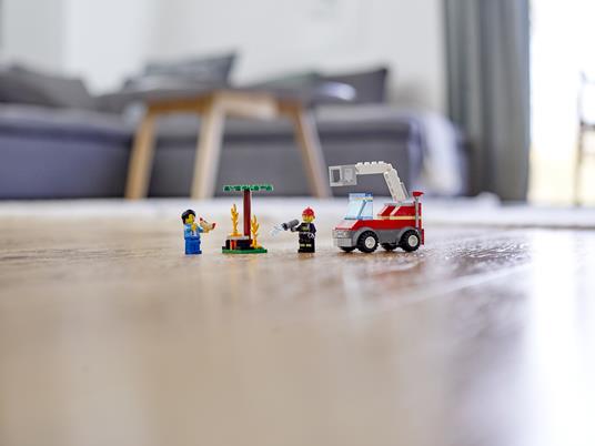 LEGO City Fire (60212). Barbecue in fumo - 11