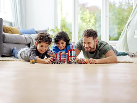 LEGO City Fire (60215). Caserma dei Pompieri - 12