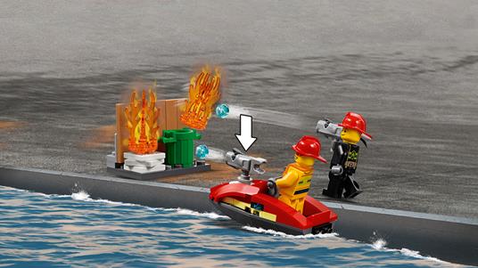 LEGO City Fire (60215). Caserma dei Pompieri - 9