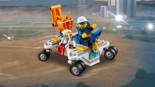 LEGO City Space Port (60228). Razzo spaziale e Centro di controllo - 7