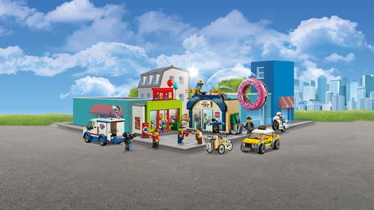LEGO City Town (60233). Inaugurazione della ciambelleria - 10