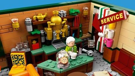 LEGO Ideas 21319 Central Perk, Set con l'Iconico Caffè e 7 Minifigure Friends, Gadget per il 25° Anniversario della Serie TV - 16