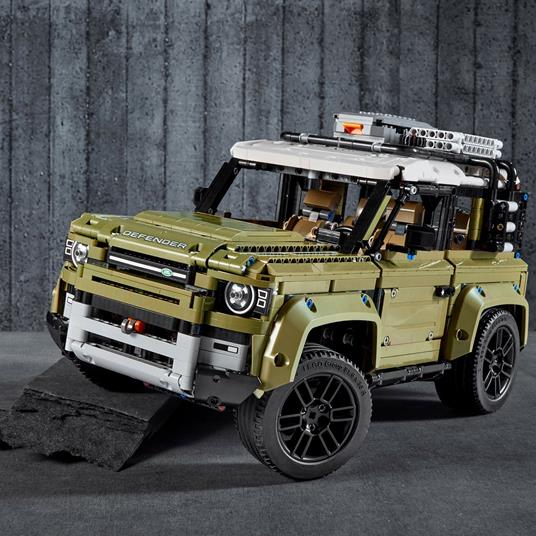 LEGO Technic (42110). Land Rover Defender - 2