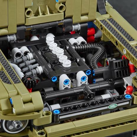 LEGO Technic (42110). Land Rover Defender - 4