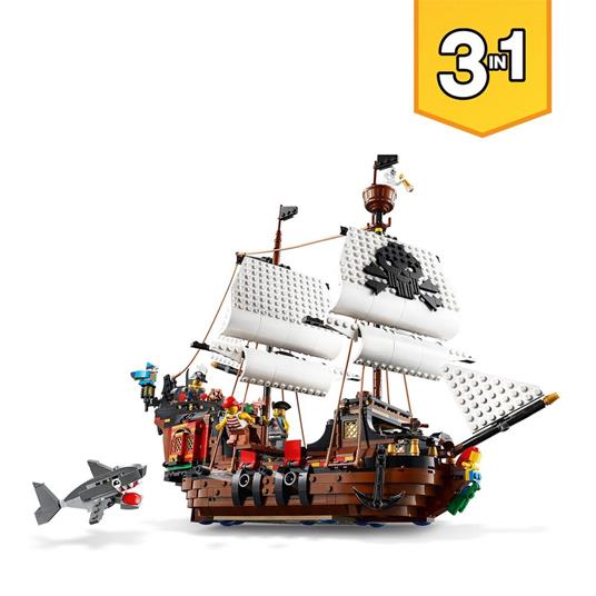LEGO Creator 31109 Galeone dei Pirati, Set 3 in 1 con Nave Giocattolo, Locanda e Isola del Teschio, Minifigure e Squalo - 5