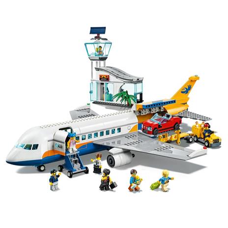 LEGO City 60262 Aereo Passeggeri, Set Terminal e Camion Giocattolo, per Bambini dai 6 Anni, Ricco di Dettagli e Accessori - 3