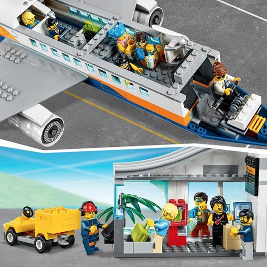 LEGO City 60262 Aereo Passeggeri, Set Terminal e Camion Giocattolo, per Bambini dai 6 Anni, Ricco di Dettagli e Accessori - 4