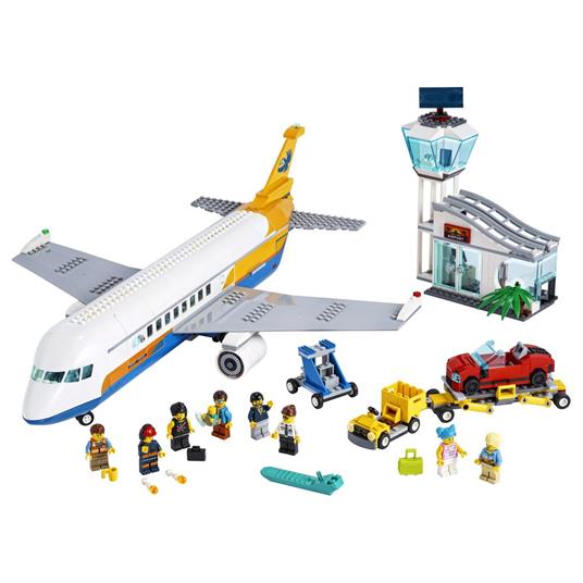 LEGO City 60262 Aereo Passeggeri, Set Terminal e Camion Giocattolo, per Bambini dai 6 Anni, Ricco di Dettagli e Accessori - 8
