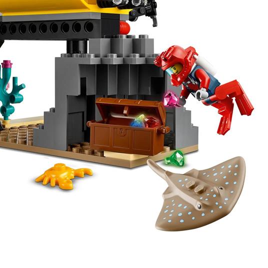 LEGO City 60265 Base per Esplorazioni Oceaniche, Sottomarino Giocattolo, Animali Marini Squalo e Manta, Giochi per Bambini - 7