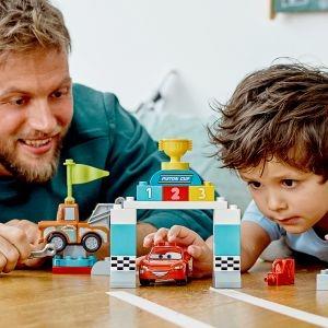 LEGO DUPLO Cars (10924). Il giorno della gara di Saetta McQueen - 11