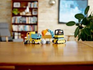 LEGO DUPLO Town (10931). Camion e scavatrice cingolata - 11