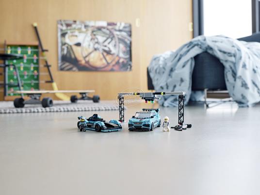 LEGO Speed Champions (76898). Formula E Panasonic Jaguar Racing GEN2 car & Jaguar I-PACE eTROPHY - 10