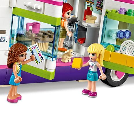 LEGO Friends 41395 Il Bus dell'Amicizia con Piscina e Scivolo, Playset con 3 Mini Bamboline, Autobus Giocattolo - 6