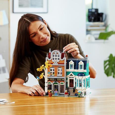LEGO Creator 10270 Libreria Set Modulare da Collezione per Adulti Modellino da Costruire Idea Regalo Decorazione di Casa - 2