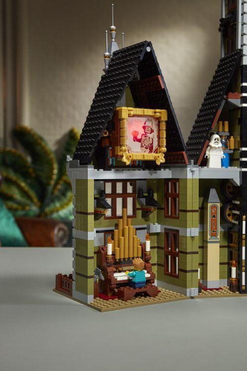 LEGO Icons 10273 La Casa Stregata Set Costruzioni per Adulti Modellino Fai da Te in Mattoncini con Minifigure Idee Regalo - 14