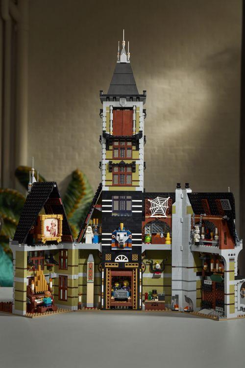 LEGO Icons 10273 La Casa Stregata Set Costruzioni per Adulti Modellino Fai da Te in Mattoncini con Minifigure Idee Regalo - 16