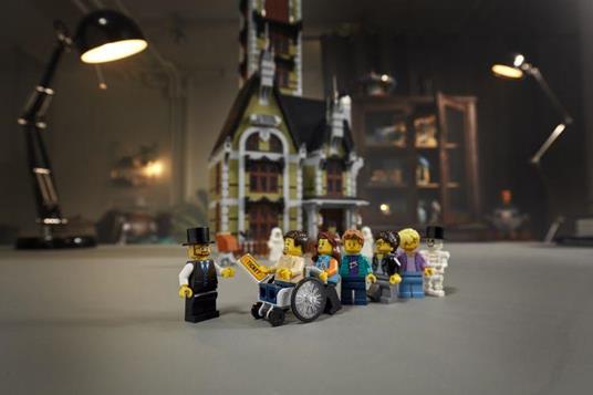 LEGO Icons 10273 La Casa Stregata Set Costruzioni per Adulti Modellino Fai da Te in Mattoncini con Minifigure Idee Regalo - 17