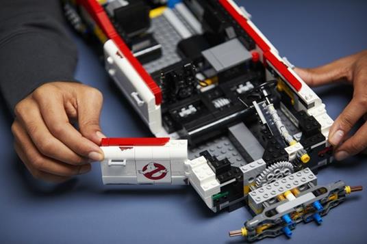 LEGO Icons 10274 ECTO-1 Ghostbusters, Macchina Grande da Collezione, Modellino da Costruire, Set da Esposizione per Adulti - 11