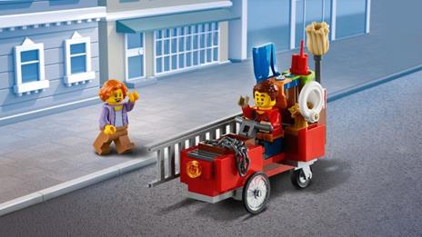 LEGO® City 60271 Piazza principale - 16