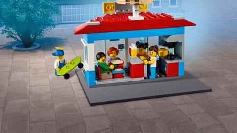 LEGO® City 60271 Piazza principale - 18