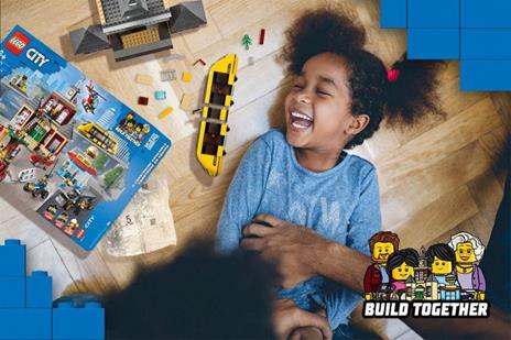 LEGO® City 60271 Piazza principale - 9