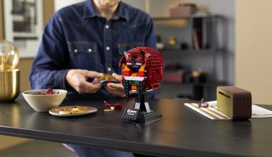 LEGO Marvel Super Heroes (76165). Casco di Iron Man - 10