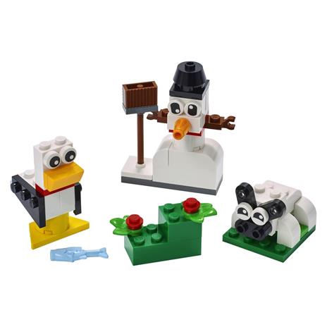 LEGO Classic 11012 Mattoncini Bianchi Creativi, Set di Costruzioni per Bambini 4+ Anni con Pupazzo di Neve, Pecora e Gabbiano - 7